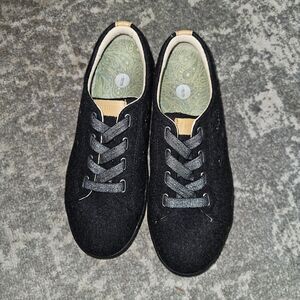 Revitalign Women's Malibu Sparkle Felted Canvas Fashion Comfort Sneaker Size 7.5